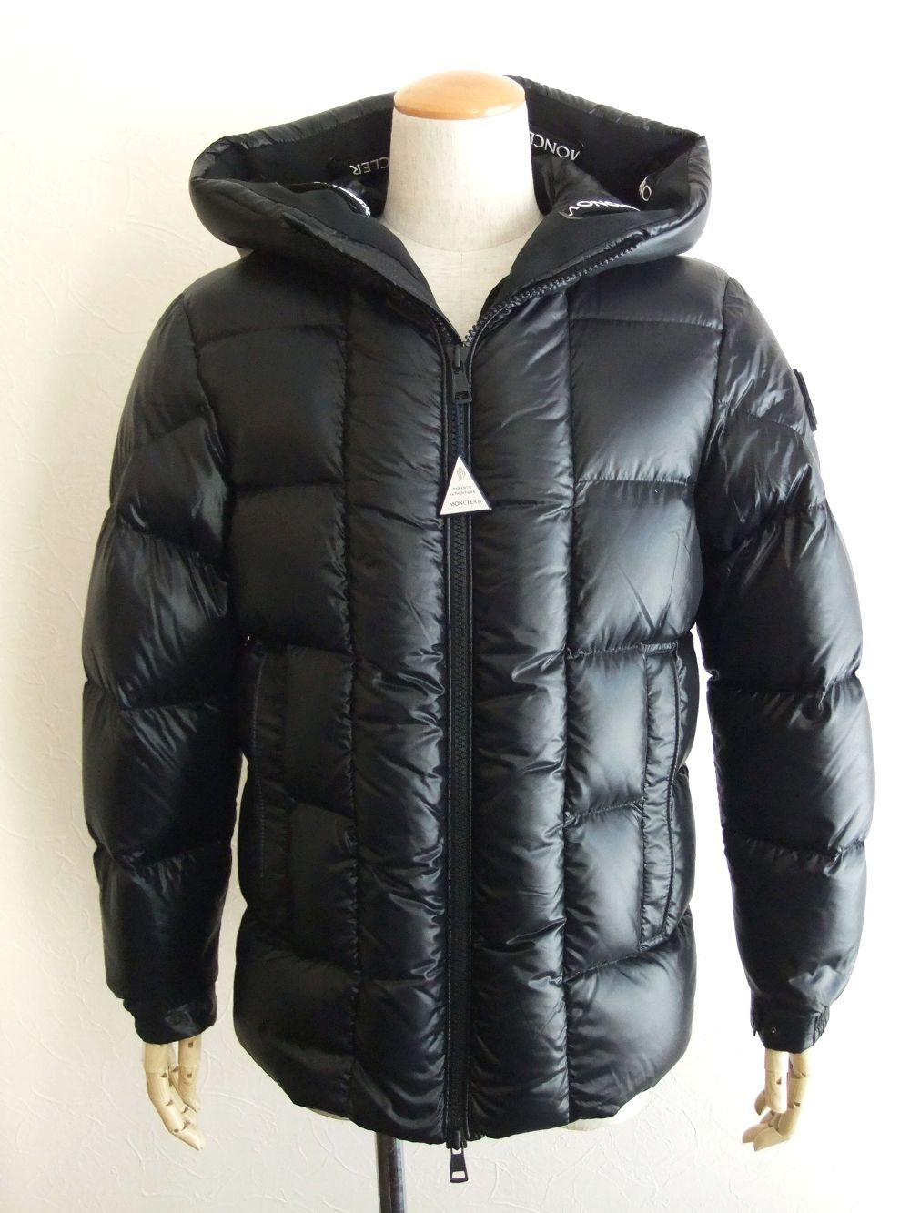 MONCLER◆DOUGNACダウンジャケット/O/ナイロン/BLK/無地/G20911A00055 6895