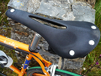 Brooks England c15 Carved All Weatherサドル 140mm