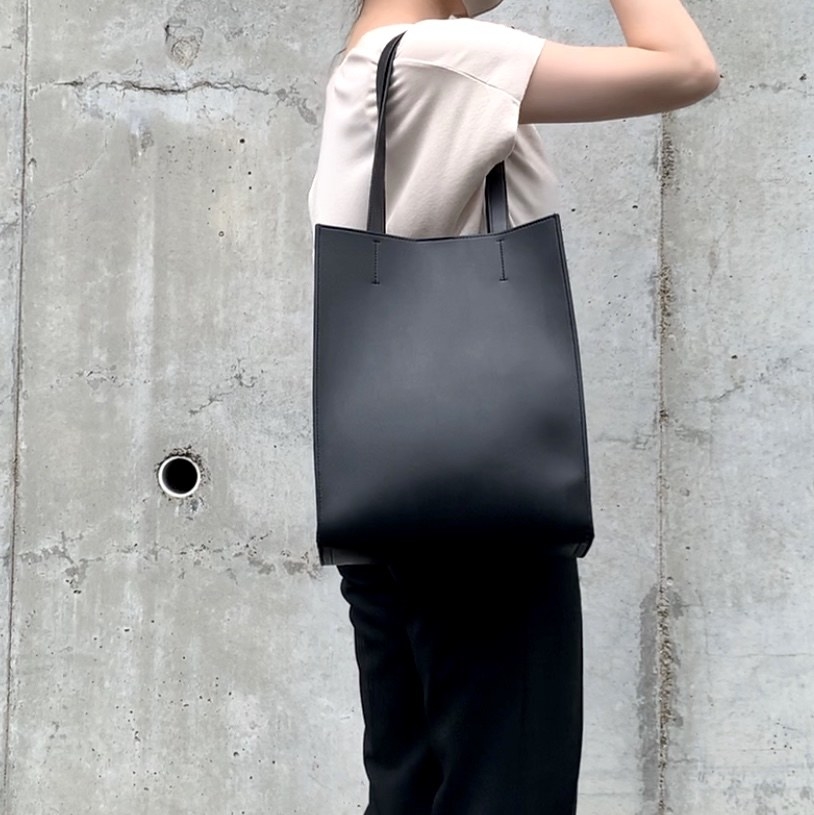 レザータッチトートバッグ