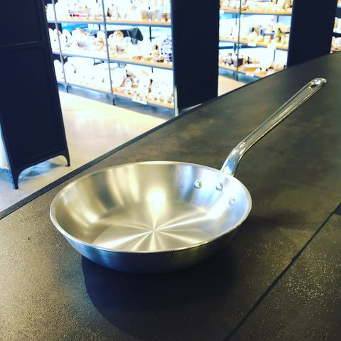 オーバル型フライパン 41cm 縦型 アルミ製 中尾アルミ （ ガス火対応 オーブン可 炒め鍋 いため鍋 フライパン オパールフライパン 楕円型 軽い ）