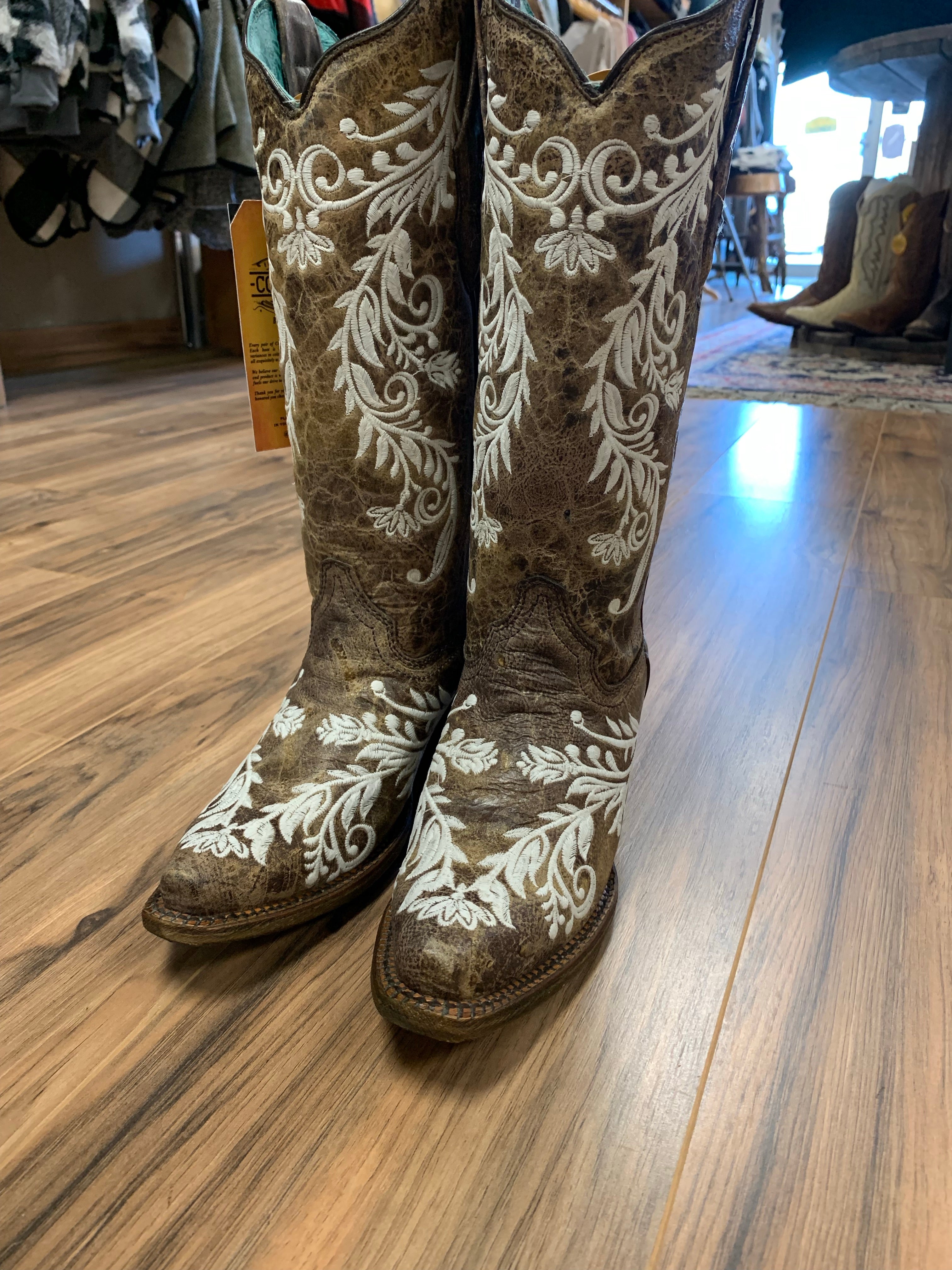 CSHO Women\'s Embroidered Western Cowgirl Boots Pointed Toe Mid-Calf for Ladies Chunky Heel Pull On Cowboy Party Boots 6 Mid-calf Metallic Gold