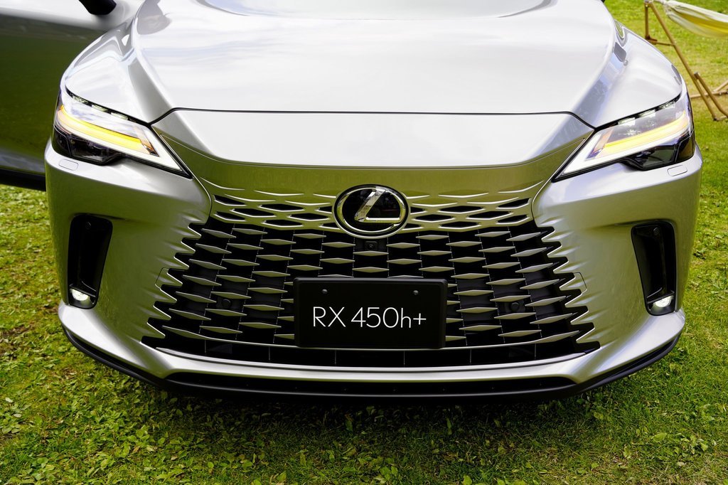 レクサス 座布団 LEXUS IS LS RX NX CT LC RC GS LX UX ES HS RX450 シートクッション 低反発 車の座布団 クッション 滑り止め 刺繍