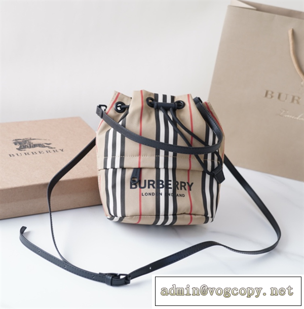 BURBERRY バーバリー シンプルデザイン ショルダーバッグ レザー レディース 中古