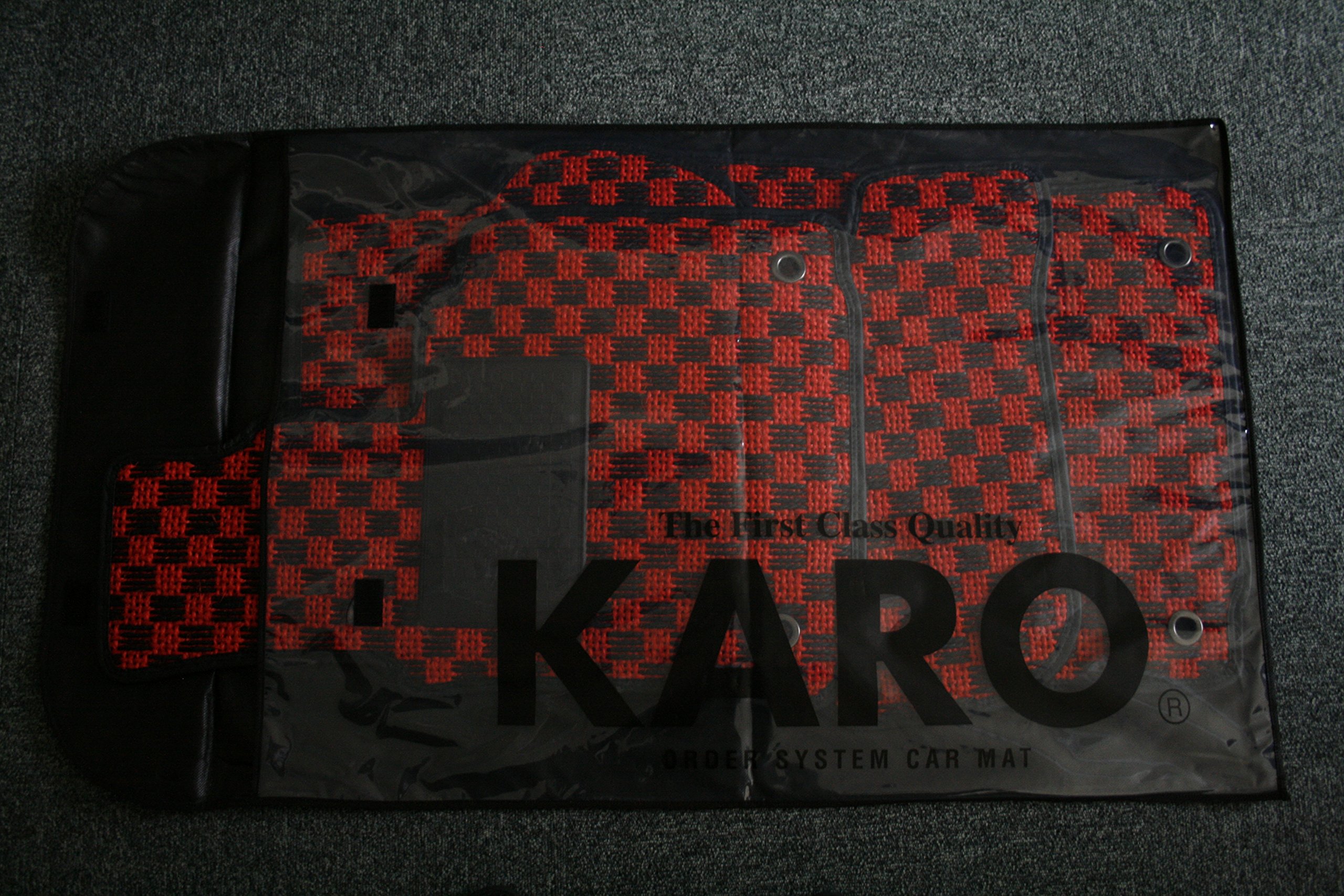 カロ/KARO フロアマット QUEST 品番：1323 ローバー ランドローバーディスカバリー LT56 ハンドル：右 4WD フットレスト：無 1999年06月〜2002年12月