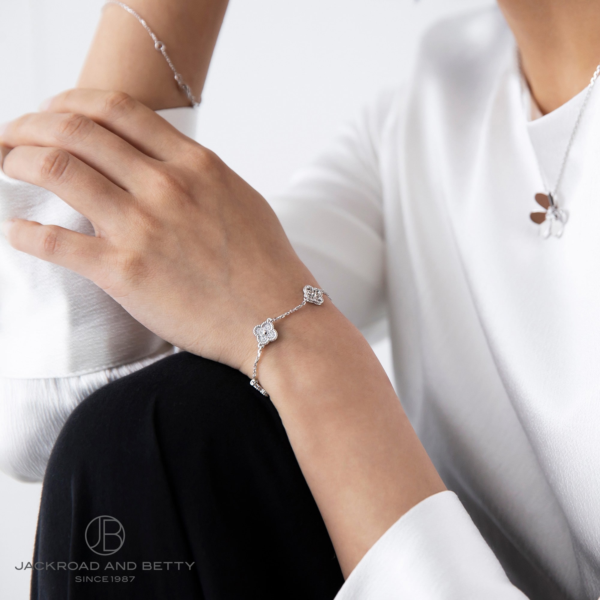 ヴァンクリーフ&アーペル スウィートアルハンブラ ブレスレット K18YG マザーオブパール 新品仕上済 クローバー 中古 送料無料