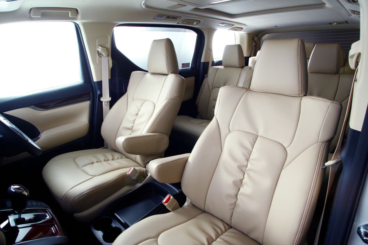 アルファード 20系 7人乗り エグゼクティブ シートカバー ポイント ブラック/赤ステッチ